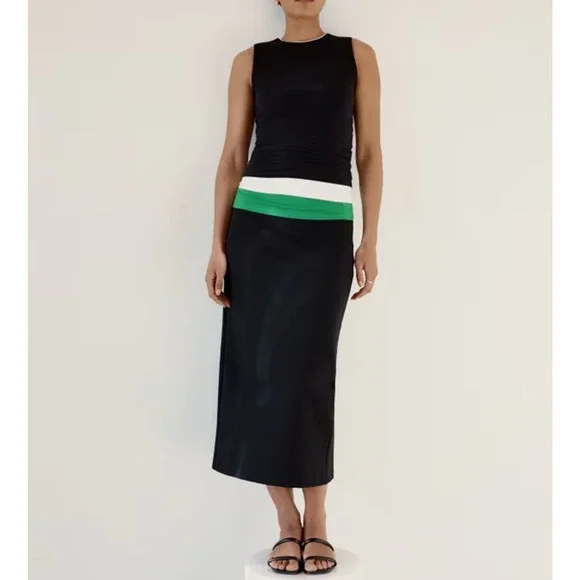 NEW Everlane The Supima Form Tank Top in Black - Picture 7 of 8